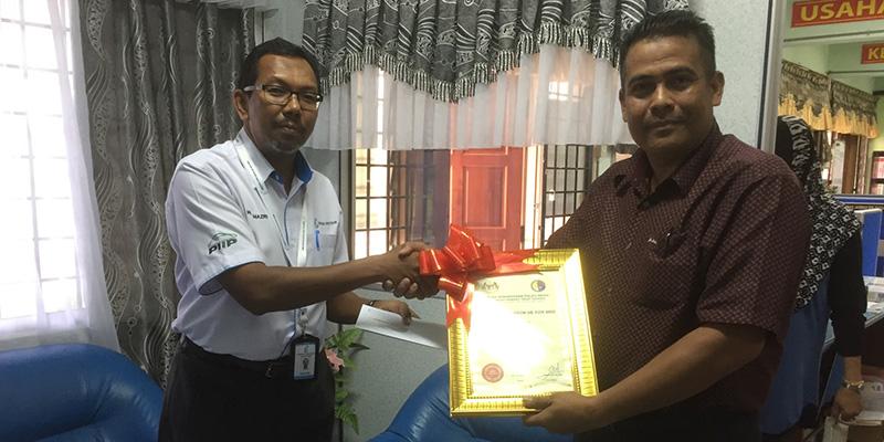 Zakat Contribution to Underprivileged People in Pulau Indah